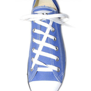 mettere lacci converse