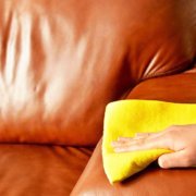 come pulire divano in pelle